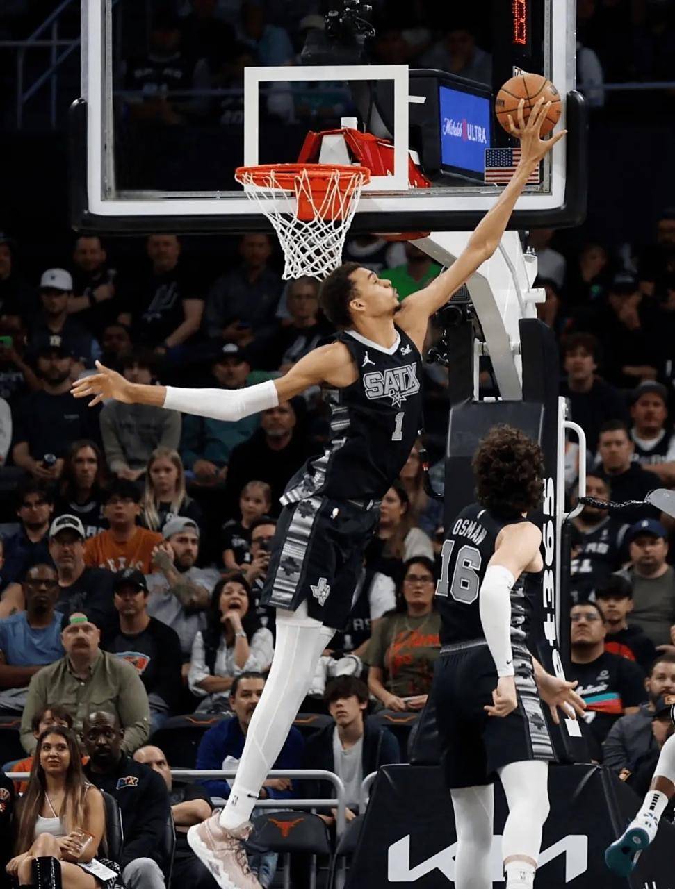 北京首钢围绕NBA常规赛止住颓势里尔围绕CBA常规赛回应争议，科维托娃在SKT比赛中大胜看傻球迷的简单介绍