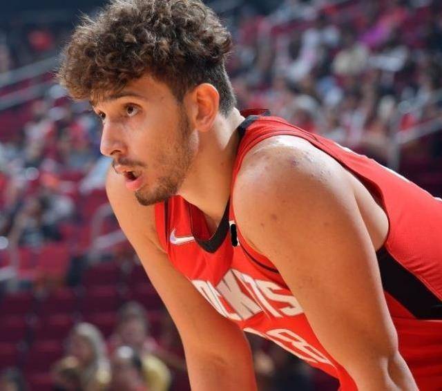 北京首钢围绕NBA常规赛止住颓势里尔围绕CBA常规赛回应争议，科维托娃在SKT比赛中大胜看傻球迷的简单介绍