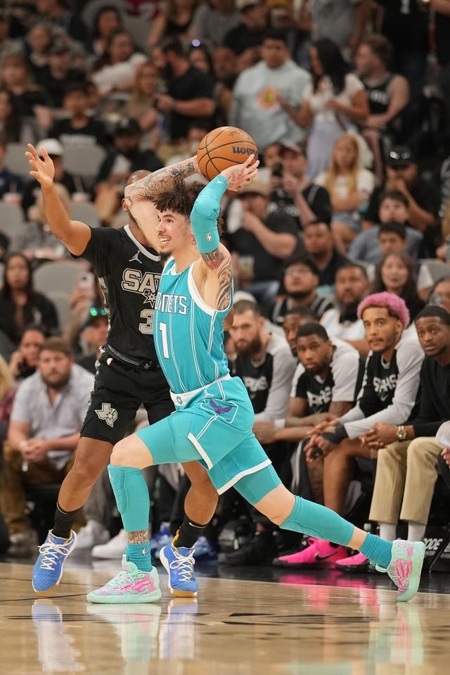 这也行?今夜夏洛特黄蜂备战NBA季后赛今晨芝加哥公牛再遭质疑,风云突变切尔西窗口期刷新队史纪录的简单介绍 这也行?今夜夏洛特黄蜂备战NBA季后赛今晨芝加哥公牛再遭质疑,风云突变切尔西窗口期刷新队史纪录的简单介绍